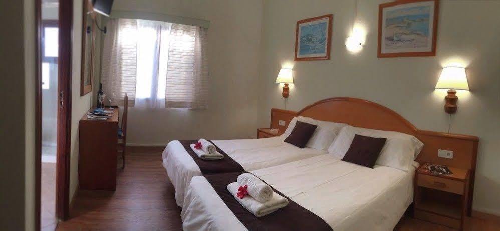 Hostal Doris Colònia de Sant Jordi Exterior foto